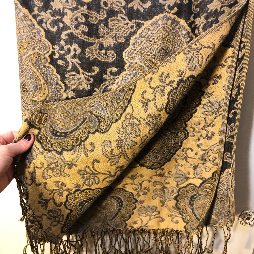 Cashmere black and gold pashmina